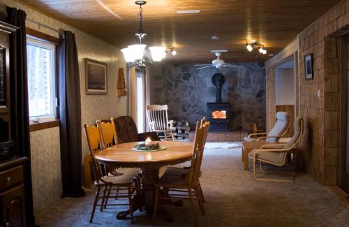 Douro-Dummer Lit Et Petit-Déjeuner | The Nest in the Forest Bed and Breakfast (Hot tub and Sauna)