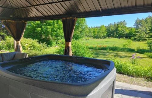Douro-Dummer Lit Et Petit-Déjeuner | The Nest in the Forest Bed and Breakfast (Hot tub and Sauna)