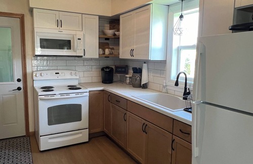 Belle Plaine Maison | The Nest is a newly updated home. Close to park and restaurants. Pet friendly!