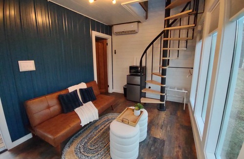 Troy Cabine | The Nest, reconnect with that special someone in our charming birdhouse!