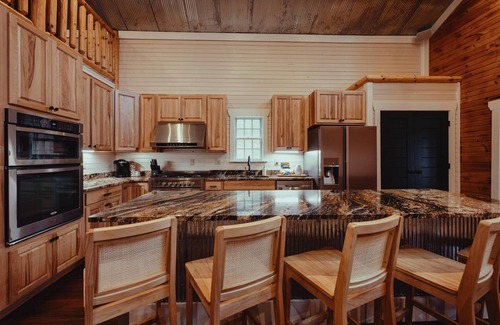 South Bloomingville Cabine | The Nest - The Nest at Pine Creek CabinsCamping Resort in Hocking Hills, just minutes from Hocking Hills State Park! A charming, cozy, pet-friendly cabin. A great gathering space also offering plenty of privacy. Book your nest among the trees!