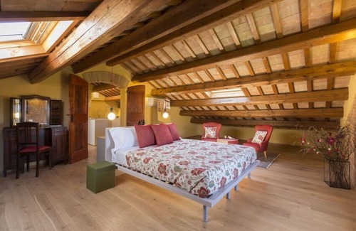 Bettolelle Appartement | Il Nido, Villa Pedossa, attic in villa with swimming pool 7km from the sea, Senigallia