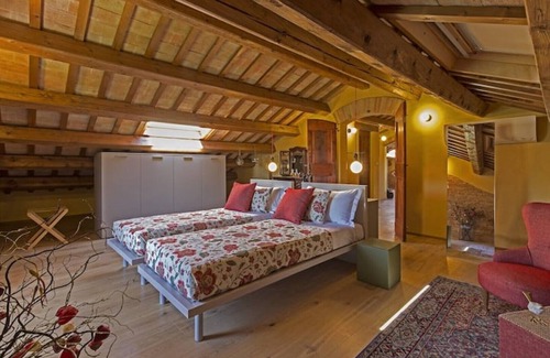 Bettolelle Appartement | Il Nido, Villa Pedossa, attic in villa with swimming pool 7km from the sea, Senigallia