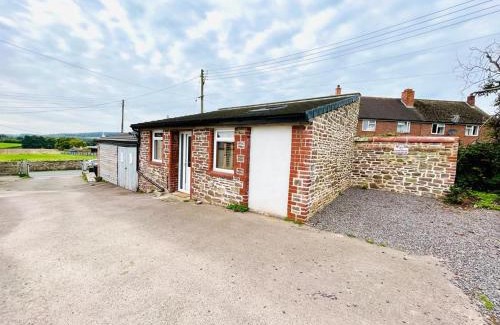 Lydney Maison | The Netherend Inn - Pet Friendly Haven