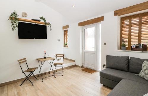Lydney Maison | The Netherend Inn - Pet Friendly Haven