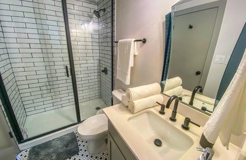 Lower Greenville Appartement | The NEW Contemporary Studio in Lower Greenville