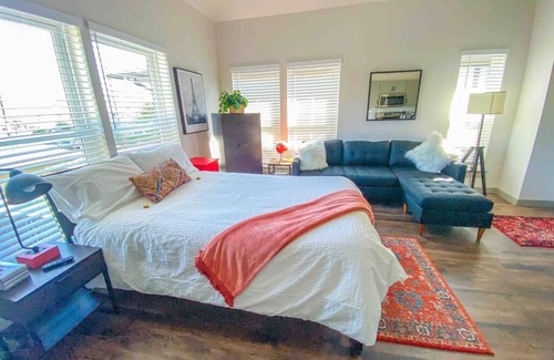 Lower Greenville Appartement | The NEW Contemporary Studio in Lower Greenville