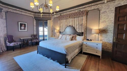 Summit - University Lit Et Petit-Déjeuner | The New Victorian Mansion Bed & Breakfast