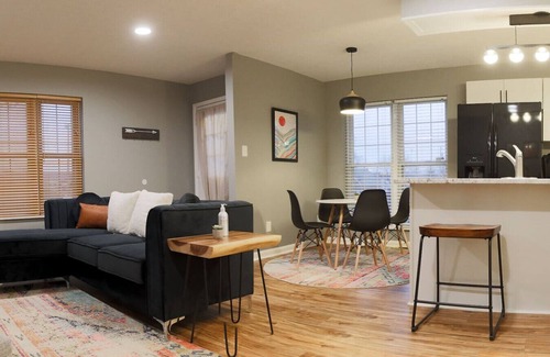 Martinsburg Maison | The New York'er 3 bedroom Duplex