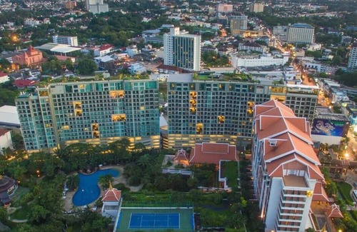Chang Khlan Copropriété | Le bazar nocturne Astra Condo