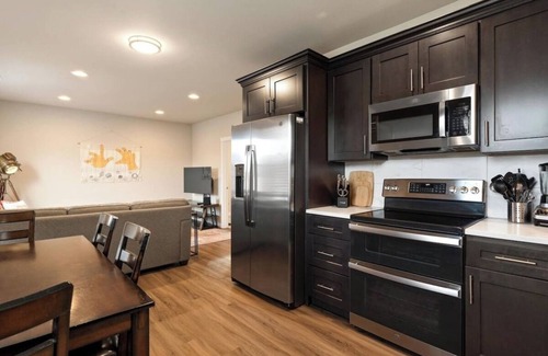 Stadium District Appartement | The Nook - Cozy city living steps from Tacoma’s waterfront, dining, and culture.