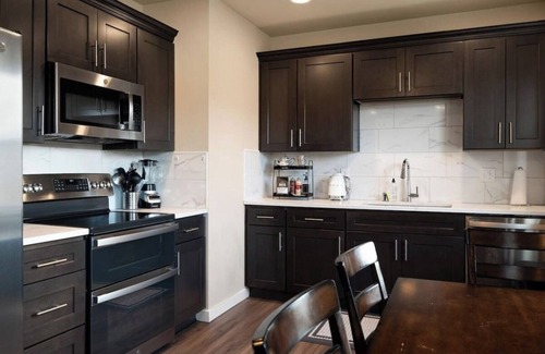 Stadium District Appartement | The Nook - Cozy city living steps from Tacoma’s waterfront, dining, and culture.