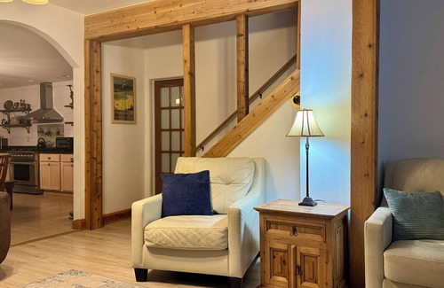 Wheeler Maison | "The Nook"- ROOMY Home 2mi- Dunes & Chesterton, Yard, Fire Pit, Grill, Game Room