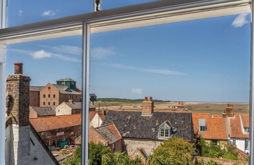 Wells-next-the-Sea Cottage | Les Normands est une maison de vacances de trois étages située dans le centre de Wells-next-the-Sea.