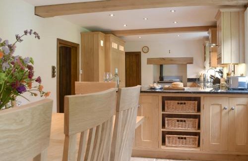 Kington Maison | The Oak