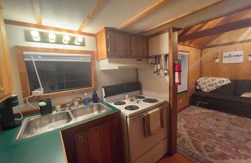 Ansted Cabine | The Oak Oasis - Gorgeous views and a hot tub