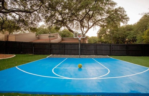 Woodlands of Camino Real Villa | The Oak Villa | Cinema | Pool & Spa | Basketball & Golf