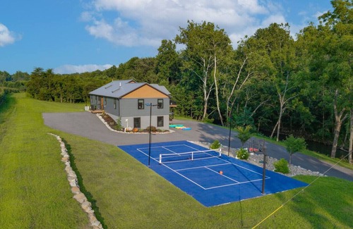 Loyalton Maison | The Oakdale Retreat with Pickleball Court