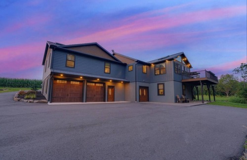 Loyalton Maison | The Oakdale Retreat with Pickleball Court