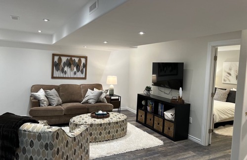 Alliston Maison | The Oake Room - Modern Convenience