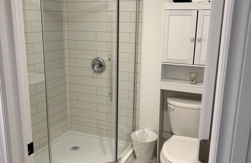 Alliston Maison | The Oake Room - Modern Convenience