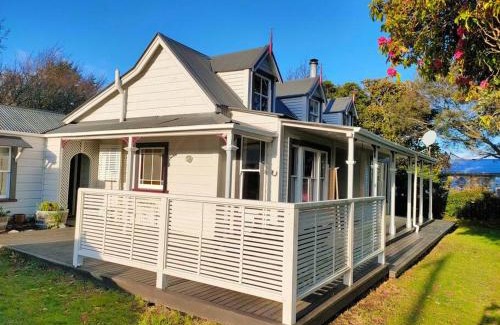 Featherston Maison | The Oaks- a beautifully appointed 1890s villa