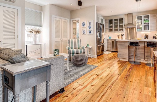Key West Historic District Copropriété | The Oasis: Stylishly Updated 1BR Home Convenient to Duval St & Beaches, Shared Pool & Pet-Friendly!