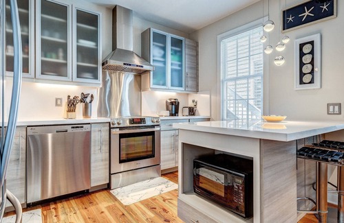 Key West Historic District Copropriété | The Oasis: Stylishly Updated 1BR Home Convenient to Duval St & Beaches, Shared Pool & Pet-Friendly!