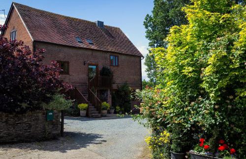 Bromyard Appartement | The Oast House - farm stay apartment set within 135 acres