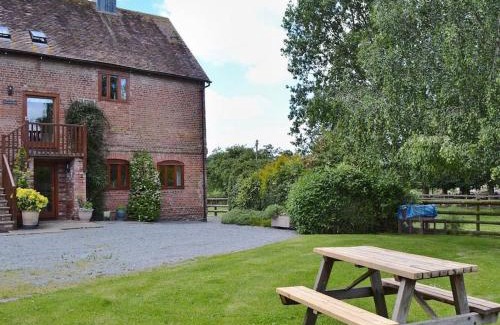 Bromyard Appartement | The Oast House - farm stay apartment set within 135 acres