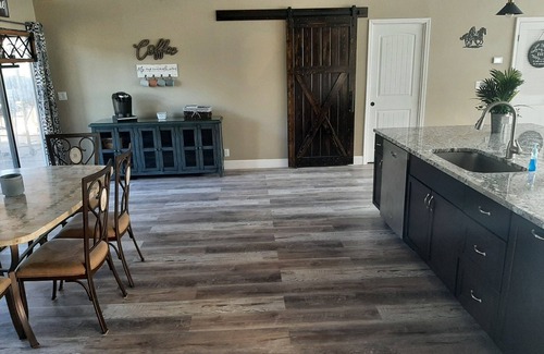 Citra Appartement | The "Observatory". A spacious apartment on a gated horse farm.