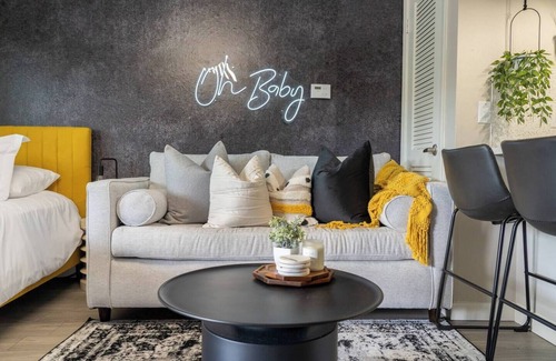 Allandale Appartement | The Ochre | Stylish Social Studio | Sleeps 5