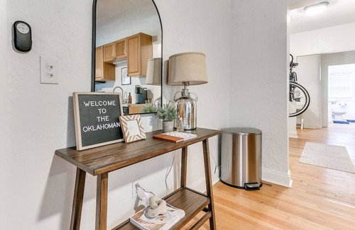 Lincoln Terrace Appartement | "The Oklahoman" - 3B/1B Apt w/ Bikes