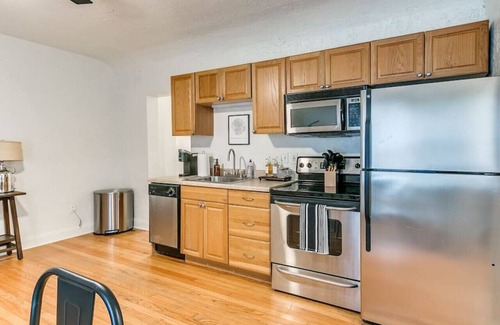 Lincoln Terrace Appartement | "The Oklahoman" - 3B/1B Apt w/ Bikes