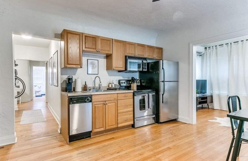 Lincoln Terrace Appartement | "The Oklahoman" - 3B/1B Apt w/ Bikes