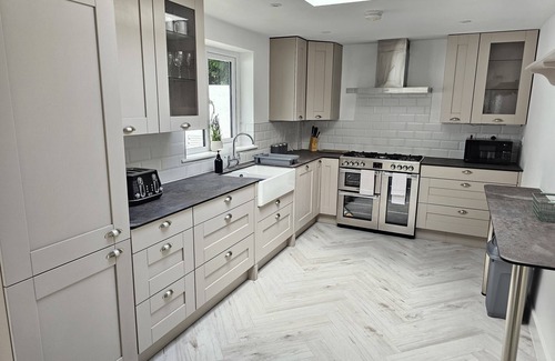 Chippenham Maison | The Old Forge – Countryside 4-bed home near Bath, the Cotswolds and Stonehenge