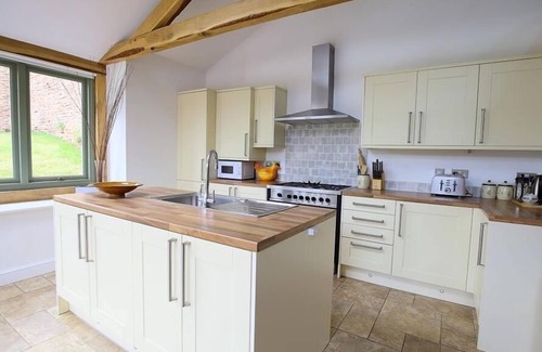 Flaxley Cottage | THE OLD MILL, les animaux de compagnie, avec un jardin à Cinderford, Ref 988926