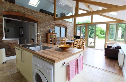 Flaxley Cottage | THE OLD MILL, les animaux de compagnie, avec un jardin à Cinderford, Ref 988926