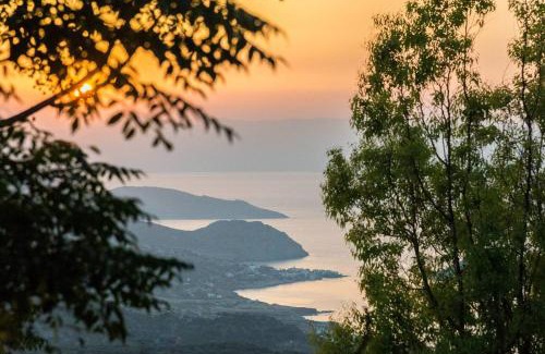 Mirsini Maison | The Old Pomegranate House