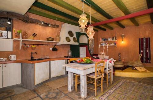 Mirsini Maison | The Old Pomegranate House