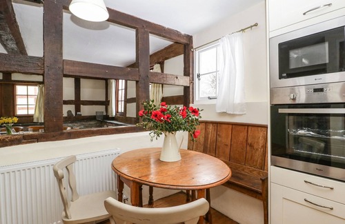 Presteigne Maison | THE OLD RECTORY, pet friendly, with a garden in Presteigne