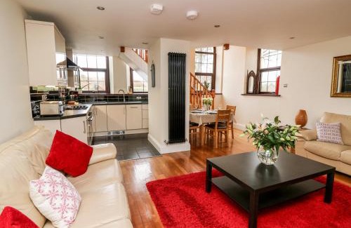 Lampeter Maison | The Old School