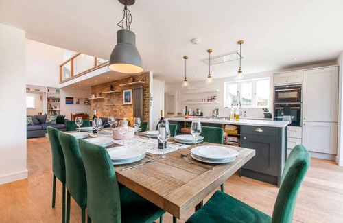 Broadstairs Maison | The Old School Hall - Opulence and Location