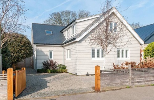 Broadstairs Maison | The Old School Hall - Opulence and Location