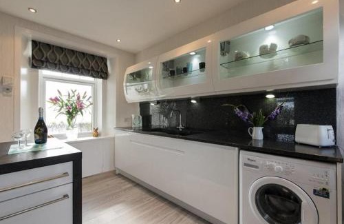 Wick Maison | The Old School House - Cosy 3 bedroom Cottage