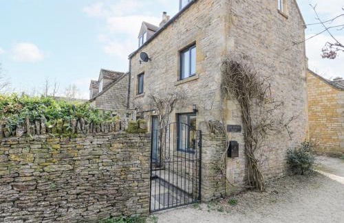 Longborough Maison | The Old School House