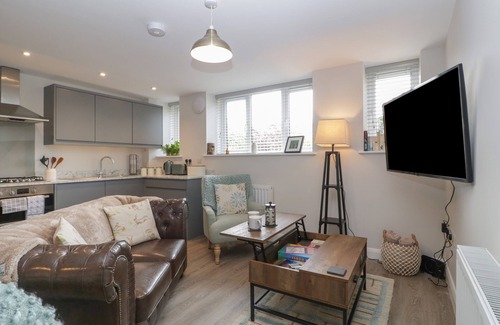 Cinderford Maison | THE OLD SCHOOL, pet friendly, character holiday cottage in Ruspidge