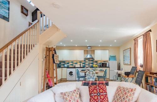 Waltham Maison | The Old Schoolroom by Bloom Stays