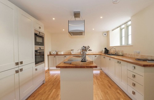 Radstock Cottage | THE OLD SCHOOLROOMS, family friendly in Holcombe, Somerset