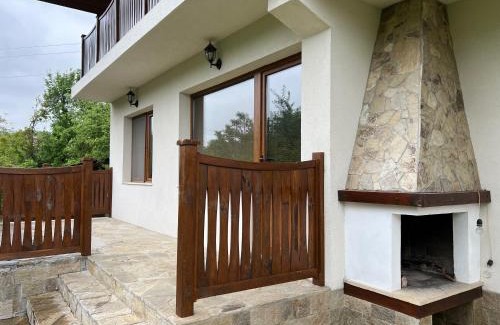 Troyan Maison | The Old Walnut House